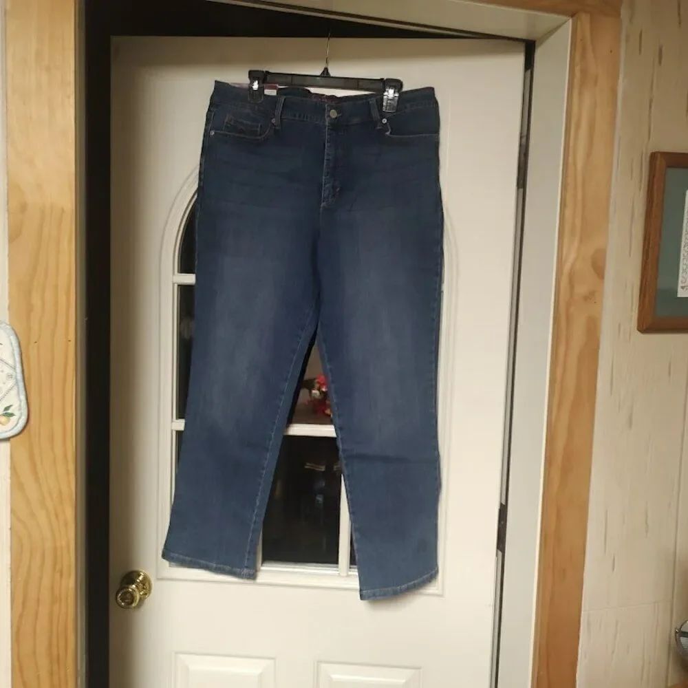 New Gloria Vanderbilt Amanda 2.0 Slim Leg Jeans Size Women's 14 Short